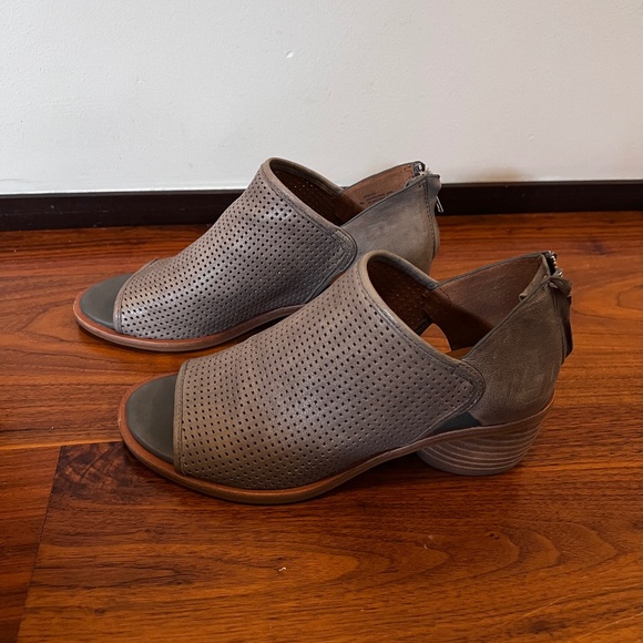 Sofft Carleigh Peep Toe Bootie in perforated leather - Picture 3 of 5